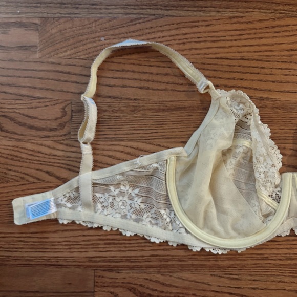 Wacoal Embrace Lace Underwire Bra, Style # 65191 Size 38DD - Picture 2 of 5